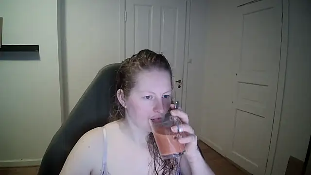 Snapshot of Girlnina-1995 chatting on 02-27-25, 09:43 Girlnina-1995 online show from 02-27-25, 09:43