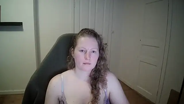 Snapshot of Girlnina-1995 chatting on 02-27-25, 12:45 Girlnina-1995 online show from 02-27-25, 12:45