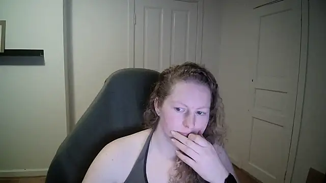 Snapshot of Girlnina-1995 chatting on 03-03-25, 03:42 Girlnina-1995 online show from 03-03-25, 03:42