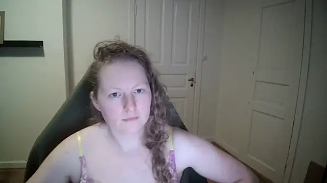 Snapshot of Girlnina-1995 chatting on 03-05-25, 01:50 Girlnina-1995 online show from 03-05-25, 01:50