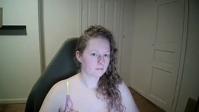Snapshot of Girlnina-1995 chatting on 03-05-25, 06:01 Girlnina-1995 online show from 03-05-25, 06:01