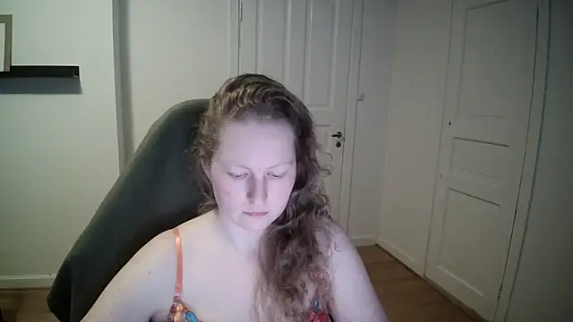 Snapshot of Girlnina-1995 chatting on 03-19-25, 03:29 Girlnina-1995 online show from 03-19-25, 03:29