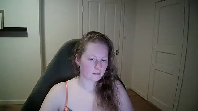 Snapshot of Girlnina-1995 chatting on 03-19-25, 07:06 Girlnina-1995 online show from 03-19-25, 07:06