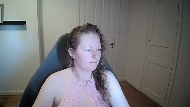 Snapshot of Girlnina-1995 chatting on 03-20-25, 10:32 Girlnina-1995 online show from 03-20-25, 10:32