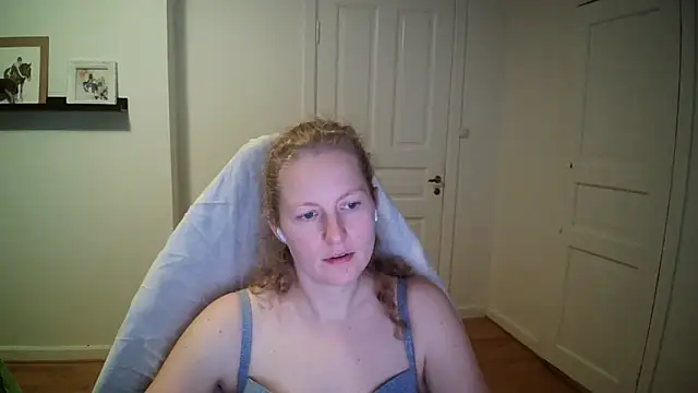 Girlnina-1995 online show from 10-14-25, 11:00