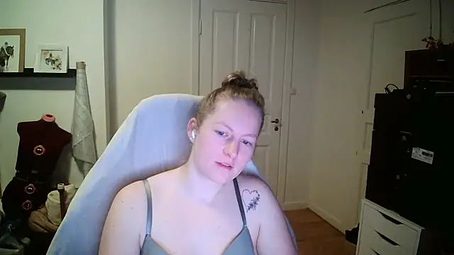 Girlnina-1995 online show from 01-07-26, 10:01