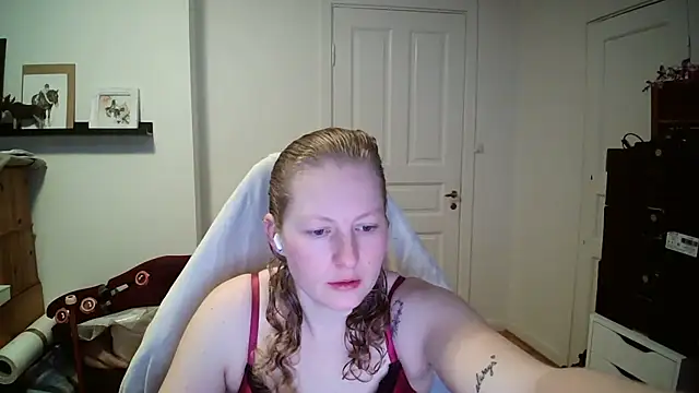 Girlnina-1995 online show from 02-18-26, 08:32