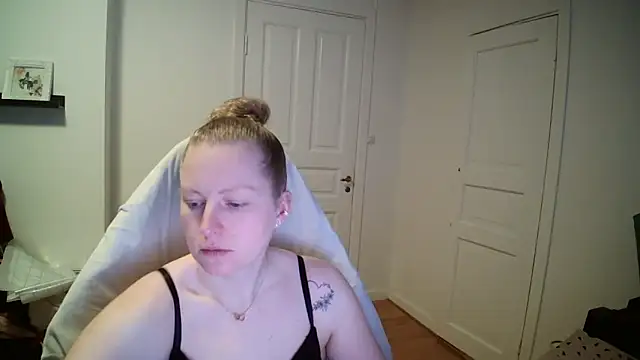 Girlnina-1995 online show from 03-05-26, 09:27