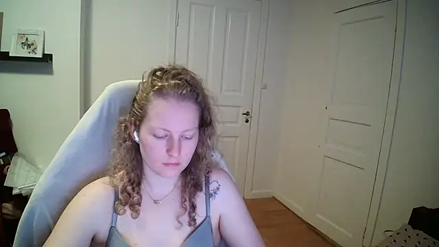 Girlnina-1995 online show from 03-10-26, 09:14