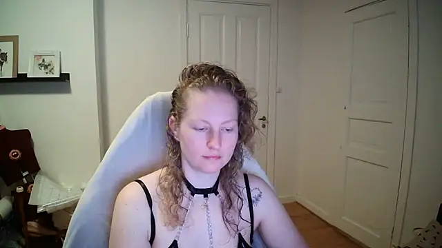 Girlnina-1995 online show from 03-16-26, 06:28