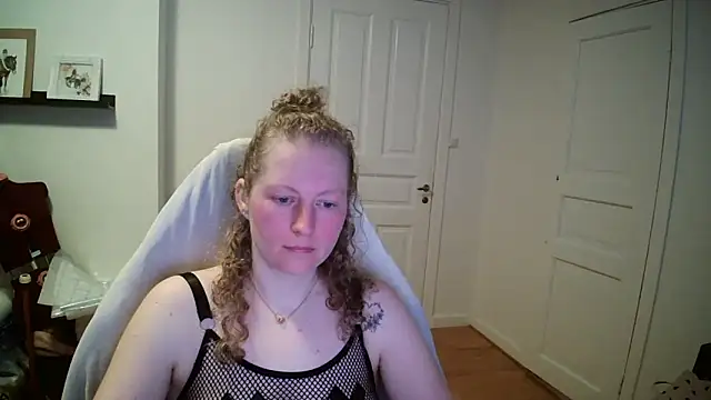 Girlnina-1995 online show from 03-18-26, 08:39