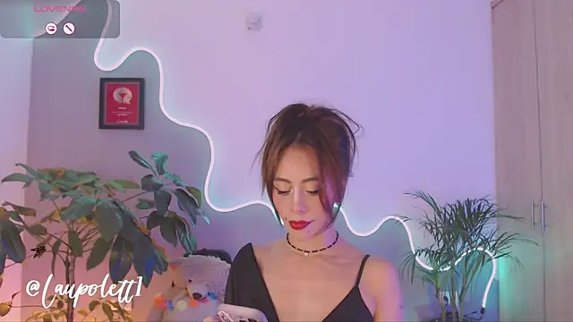 Snapshot of LauPolett chatting on 01-05-25, 01:45 LauPolett online show from 01-05-25, 01:45