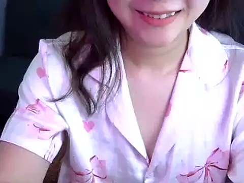 Snapshot of Bee_2k chatting on 02-15-26, 04:53 Bee 2k online show from 02-15-26, 04:53