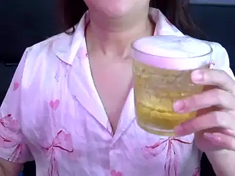 Snapshot of Bee_2k chatting on 03-05-26, 05:03 Bee 2k online show from 03-05-26, 05:03