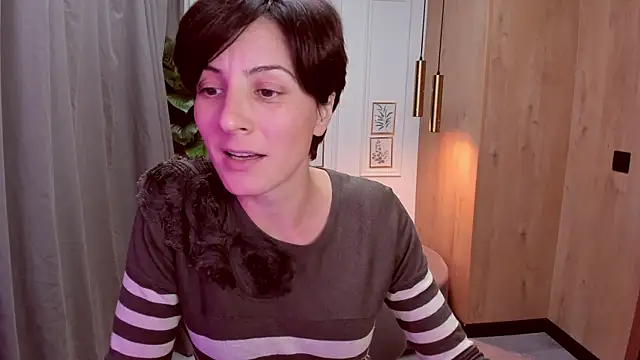 Snapshot of LorenDaze chatting on 10-22-25, 02:17 LorenDaze online show from 10-22-25, 02:17