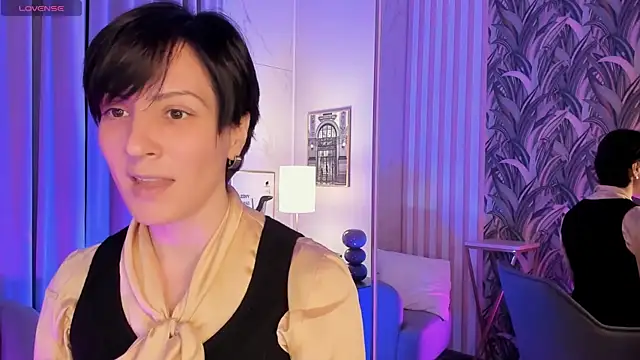 LorenDaze online show from 05-02-26, 01:49