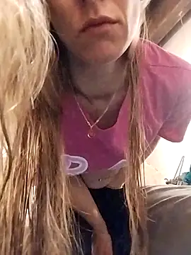 eatmeplease44 online show from 09-18-25, 06:21