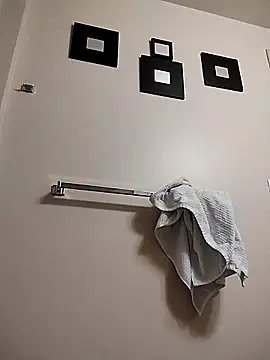 eatmeplease44 online show from 12-18-25, 08:26