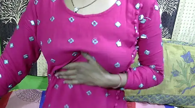 Snapshot of Indian_Horny_Wife chatting on 01-17-25, 08:33 Indian Horny Wife online show from 01-17-25, 08:33