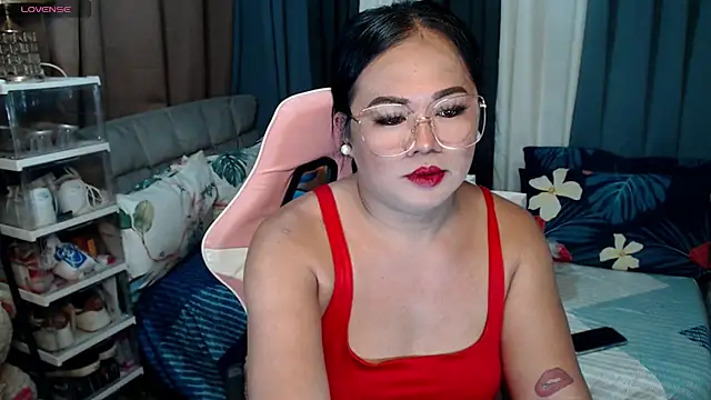 Snapshot of MagnificatMistress chatting on 12-15-24, 02:30 MagnificatMistress online show from 12-15-24, 02:30