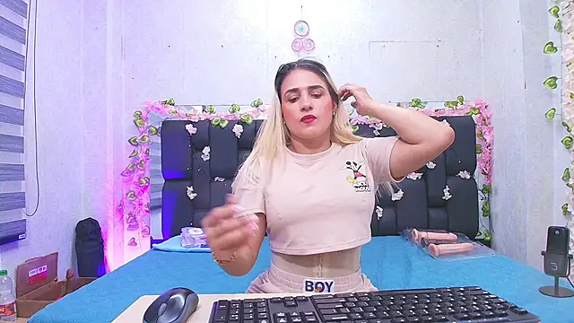 carolina fox online show from 09-18-25, 03:08