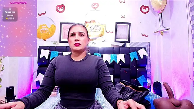  carolina fox online show from 10-01-25, 03:01