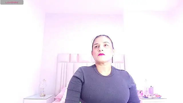  carolina fox online show from 11-05-25, 03:06