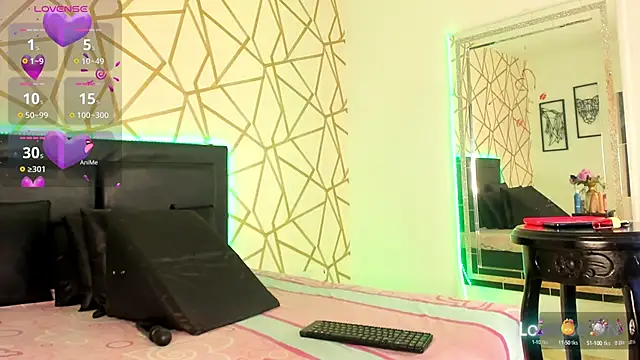 Snapshot of EmilyyRosee_ chatting on 02-25-25, 08:41 EmilyyRosee online show from 02-25-25, 08:41