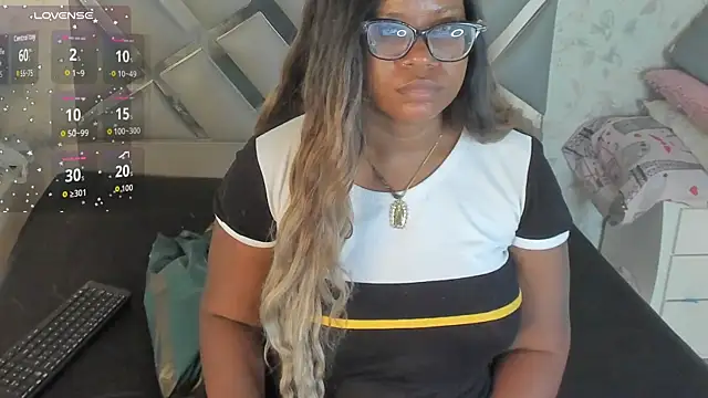 EmilyyRosee  online show from 05-19-26, 08:04