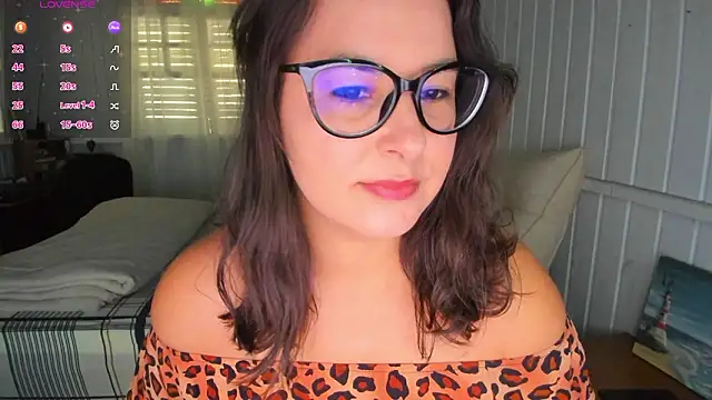 Snapshot of anna_love_hot chatting on 03-12-26, 05:52 anna love hot online show from 03-12-26, 05:52