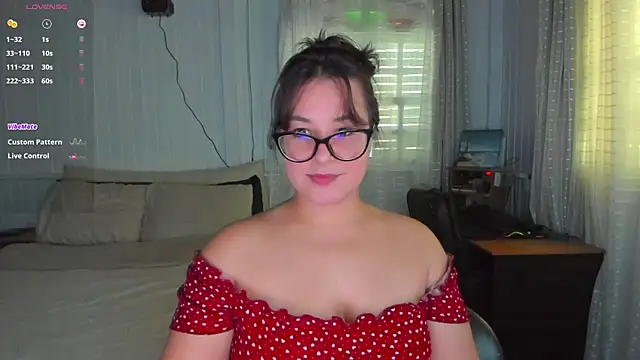 Snapshot of anna_love_hot chatting on 05-11-26, 07:00 anna love hot online show from 05-11-26, 07:00