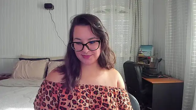 Snapshot of anna_love_hot chatting on 05-12-26, 06:49 anna love hot online show from 05-12-26, 06:49
