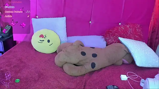 Snapshot of candymills1 chatting on 09-18-25, 02:19 candymills1 online show from 09-18-25, 02:19