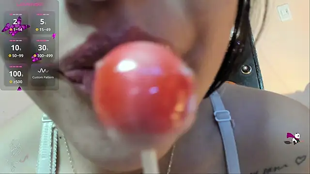 Snapshot of candymills1 chatting on 10-29-25, 03:47 candymills1 online show from 10-29-25, 03:47