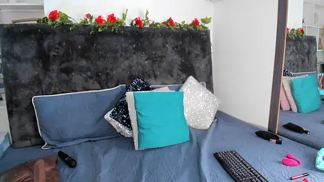 Snapshot of Karlagonzales_ chatting on 02-20-26, 06:41 Karlagonzales online show from 02-20-26, 06:41