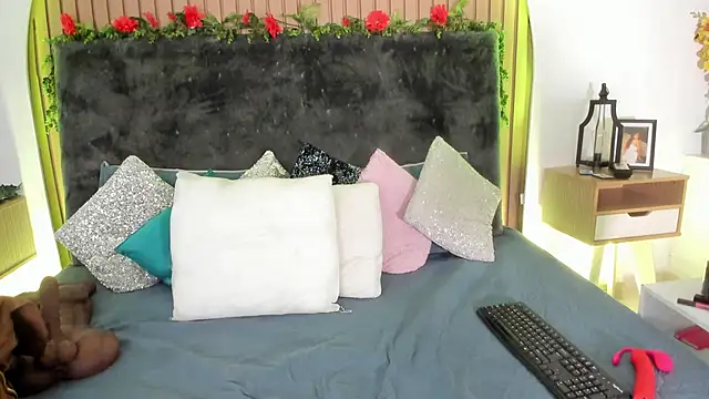 Snapshot of Karlagonzales_ chatting on 03-11-26, 06:47 Karlagonzales online show from 03-11-26, 06:47