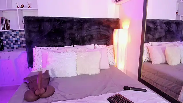 Karlagonzales  online show from 06-19-26, 07:17