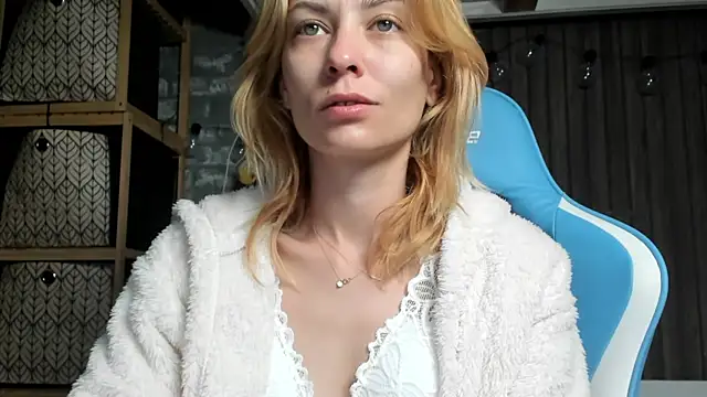 karo123421 online show from 09-28-25, 04:18