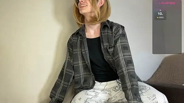 Snapshot of Herman_Elfi chatting on 03-18-25, 12:05 Herman Elfi online show from 03-18-25, 12:05