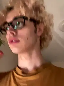 Snapshot of Herman_Elfi chatting on 10-23-25, 01:27 Herman Elfi online show from 10-23-25, 01:27