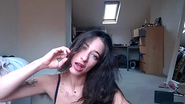 KlaraDelgado online show from 09-26-25, 12:09