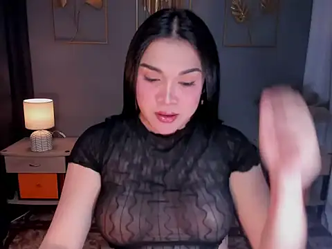 MaxeneCullens online show from 11-19-25, 03:28