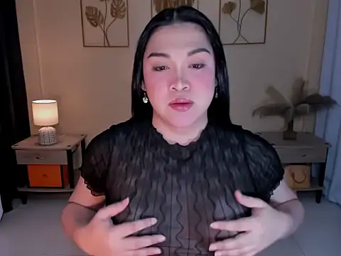 MaxeneCullens online show from 12-15-25, 06:28