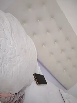 Leaberry online show from 10-18-25, 04:41