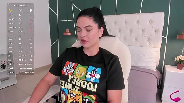 Veronicalanx1 online show from 10-31-25, 12:17