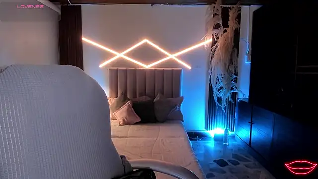 Snapshot of Veronicalanx1 chatting on 02-12-26, 12:11 Veronicalanx1 online show from 02-12-26, 12:11