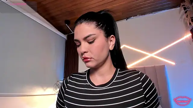 Snapshot of Veronicalanx1 chatting on 02-17-26, 11:40 Veronicalanx1 online show from 02-17-26, 11:40