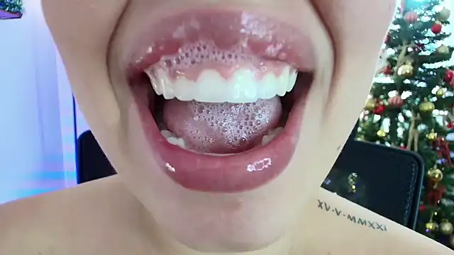 lisbet21x online show from 12-31-24, 12:46