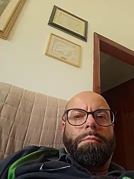 Snapshot of Dolceporco19 chatting on 10-19-25, 01:12 Dolceporco19 online show from 10-19-25, 01:12