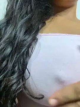 Snapshot of bea3liz chatting on 01-25-25, 02:04 bea3liz online show from 01-25-25, 02:04